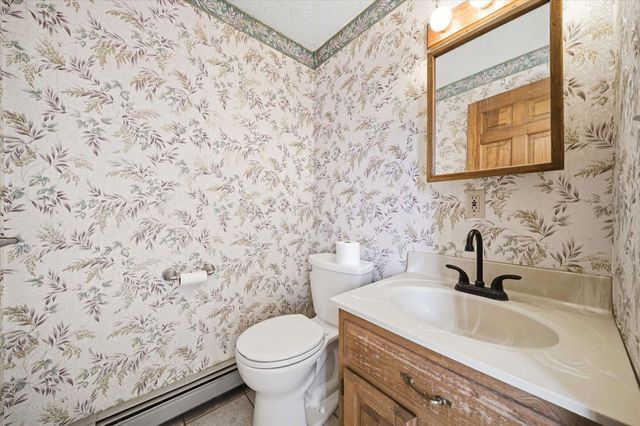 24 Etta Ln Unit 3, Weare, NH 03281