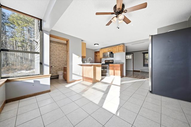 24 Etta Ln Unit 3, Weare, NH 03281