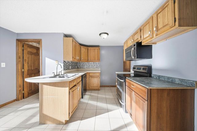 24 Etta Ln Unit 3, Weare, NH 03281