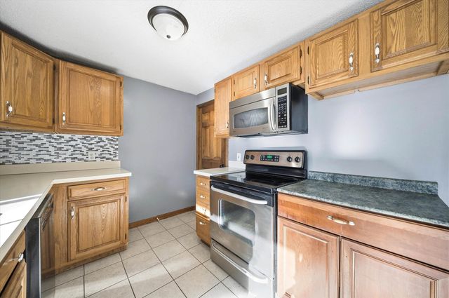 24 Etta Ln Unit 3, Weare, NH 03281