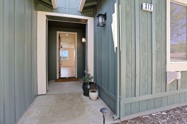 312 Copper Crest Dr, Copperopolis, CA 95228