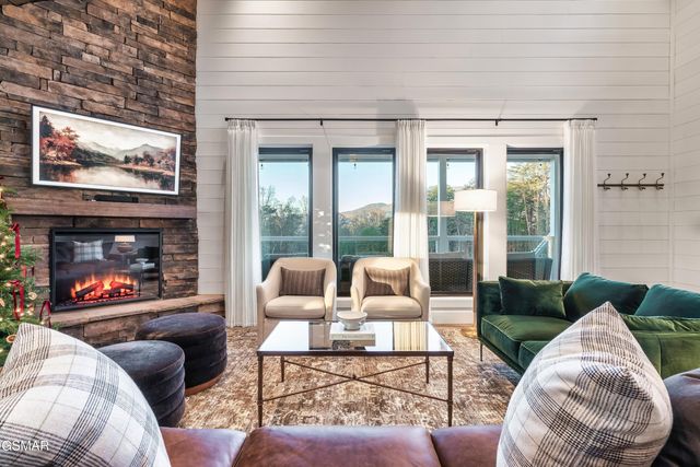 1121 Levi Glenn Court, Sevierville, TN 37862