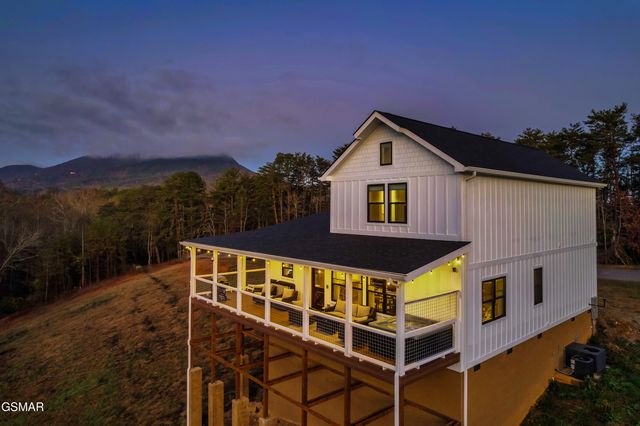1121 Levi Glenn Court, Sevierville, TN 37862