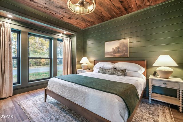 1121 Levi Glenn Court, Sevierville, TN 37862