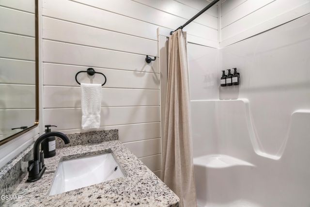 1121 Levi Glenn Court, Sevierville, TN 37862