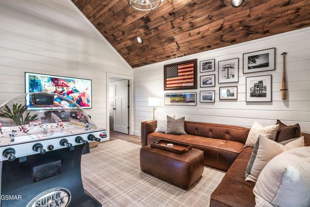 1121 Levi Glenn Court, Sevierville, TN 37862