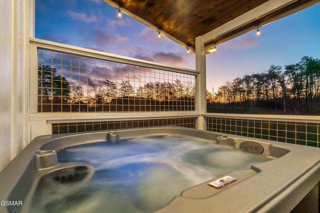1121 Levi Glenn Court, Sevierville, TN 37862
