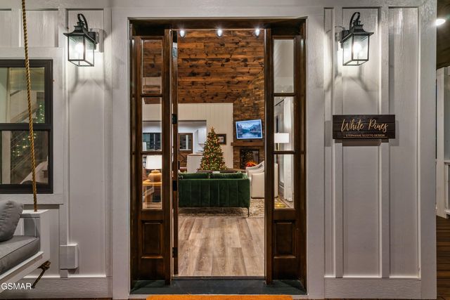 1121 Levi Glenn Court, Sevierville, TN 37862