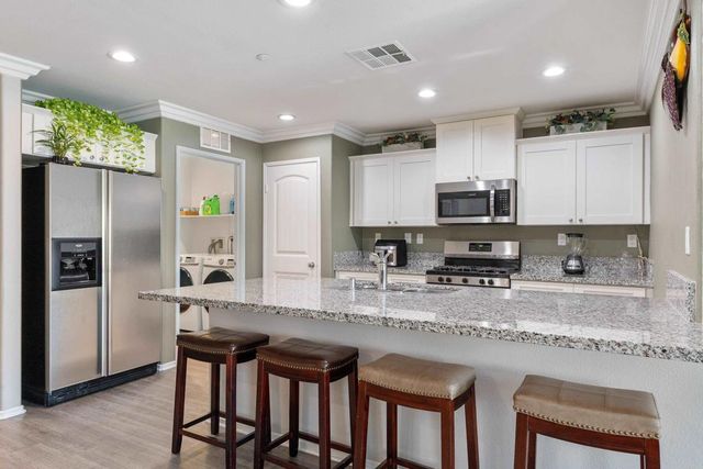 434 W Fruitvale Avenue, Hemet, CA 92543