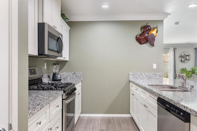 434 W Fruitvale Avenue, Hemet, CA 92543