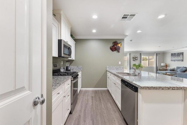 434 W Fruitvale Avenue, Hemet, CA 92543