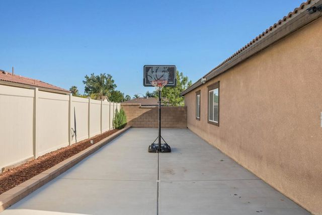 434 W Fruitvale Avenue, Hemet, CA 92543
