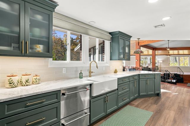 10 Farmer Road, Hooksett, NH 03106