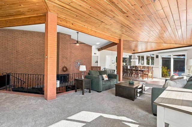 10 Farmer Road, Hooksett, NH 03106