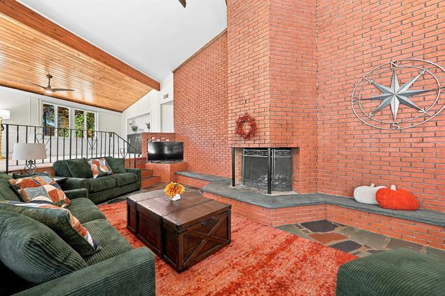 10 Farmer Road, Hooksett, NH 03106