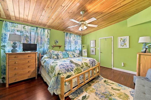10 Farmer Road, Hooksett, NH 03106