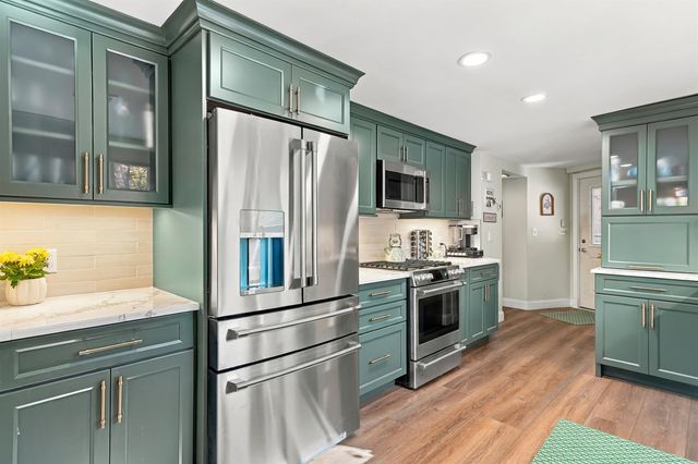 10 Farmer Road, Hooksett, NH 03106