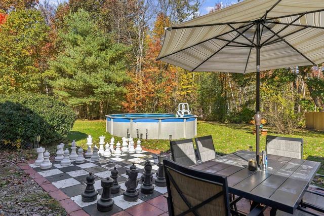 10 Farmer Road, Hooksett, NH 03106
