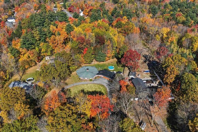 10 Farmer Road, Hooksett, NH 03106