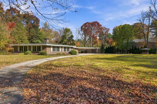 10 Farmer Road, Hooksett, NH 03106