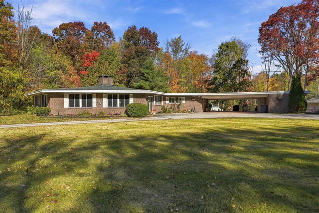 10 Farmer Road, Hooksett, NH 03106
