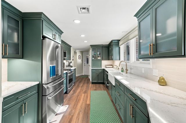 10 Farmer Road, Hooksett, NH 03106