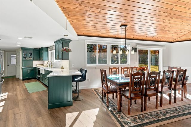 10 Farmer Road, Hooksett, NH 03106