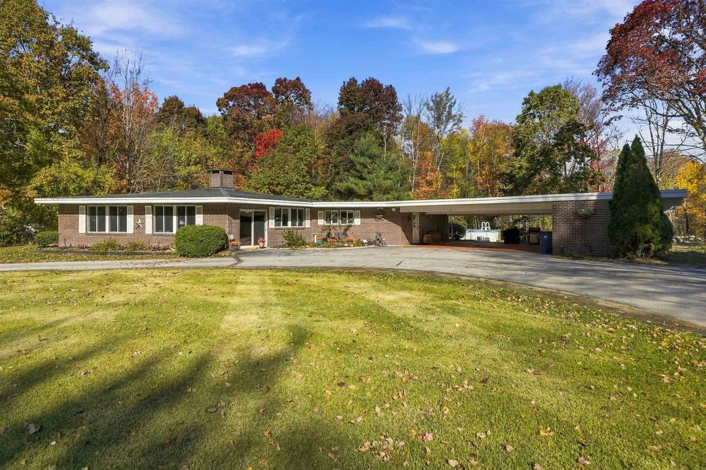 10 Farmer Road, Hooksett, NH 03106