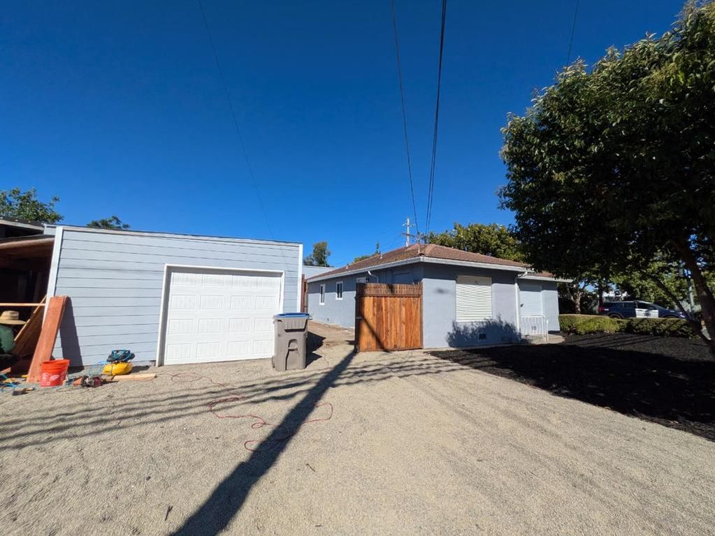 Image 9 of property listing at 194 S 24th Street, San Jose, CA 95116