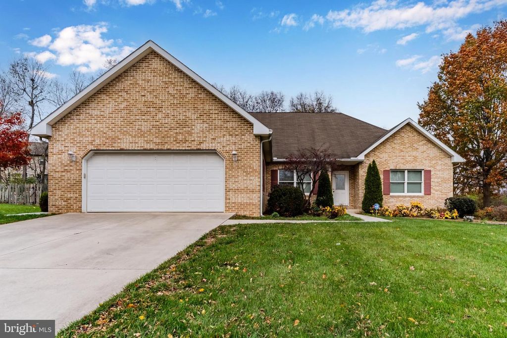 6226 CHARING CROSS, Mechanicsburg, PA 17050