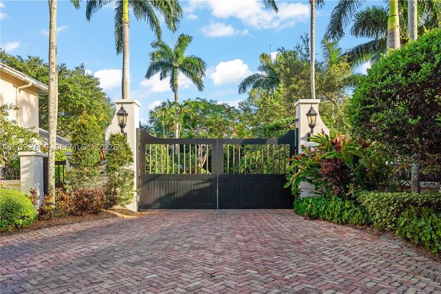 5700 SW 86th St, South Miami, FL 33143