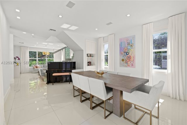 5700 SW 86th St, South Miami, FL 33143