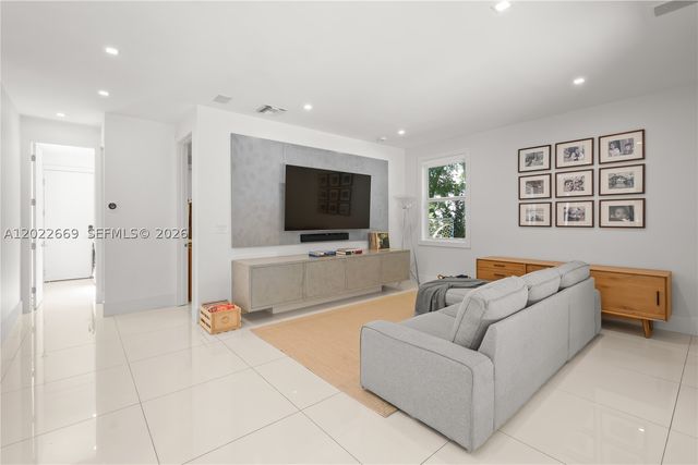 5700 SW 86th St, South Miami, FL 33143