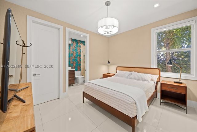 5700 SW 86th St, South Miami, FL 33143