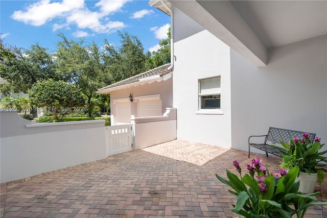 5700 SW 86th St, South Miami, FL 33143