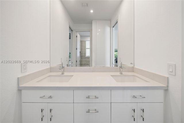 5700 SW 86th St, South Miami, FL 33143