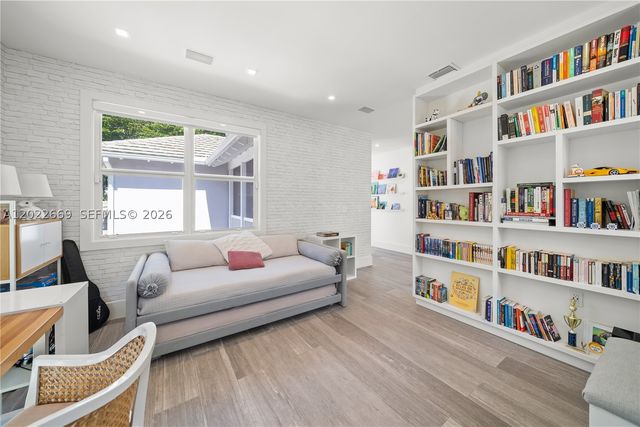 5700 SW 86th St, South Miami, FL 33143