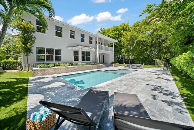 5700 SW 86th St, South Miami, FL 33143