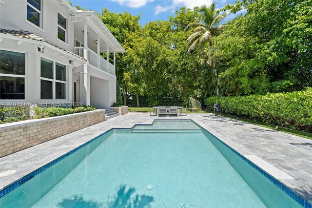 5700 SW 86th St, South Miami, FL 33143