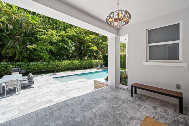 5700 SW 86th St, South Miami, FL 33143