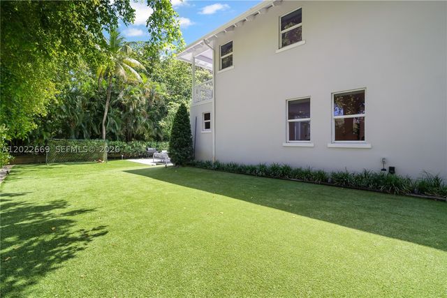 5700 SW 86th St, South Miami, FL 33143