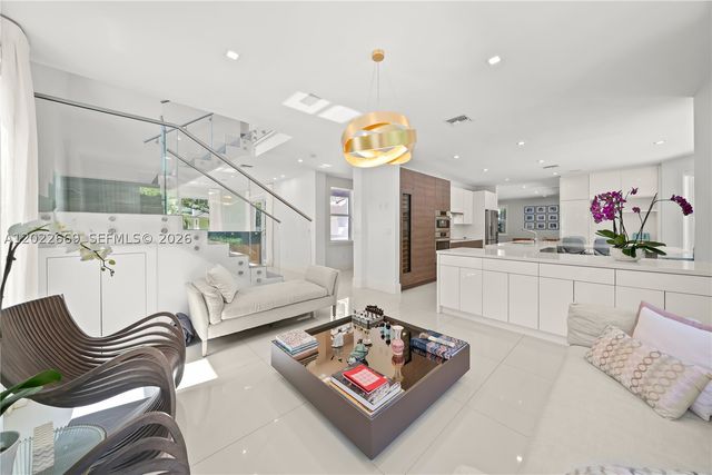 5700 SW 86th St, South Miami, FL 33143