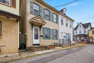 36 Fox St, Phillipsburg Town, NJ 08865