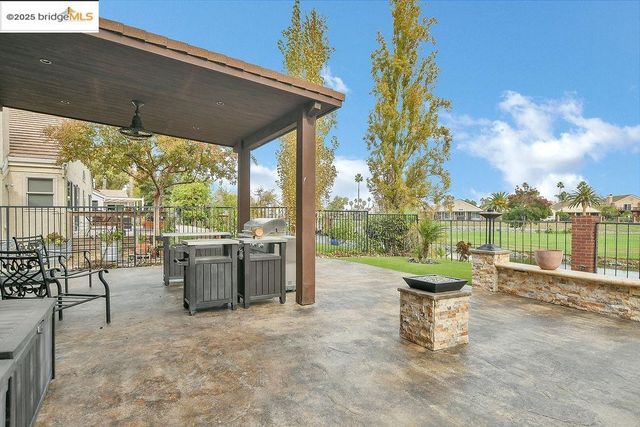 1915 Edgeview Way, Discovery Bay, CA 94505