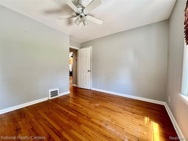 2230 Montroyal Avenue, Waterford, MI 48328