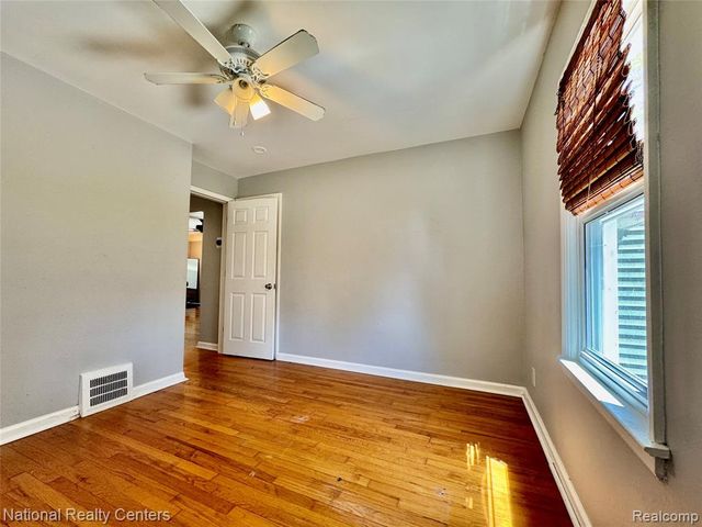 2230 Montroyal Avenue, Waterford, MI 48328