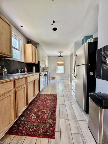 2230 Montroyal Avenue, Waterford, MI 48328