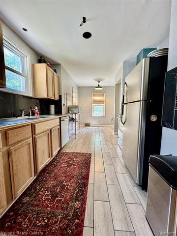 2230 Montroyal Avenue, Waterford, MI 48328