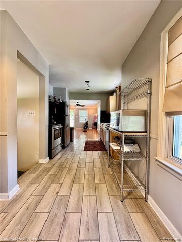 2230 Montroyal Avenue, Waterford, MI 48328