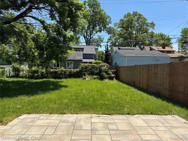 2230 Montroyal Avenue, Waterford, MI 48328